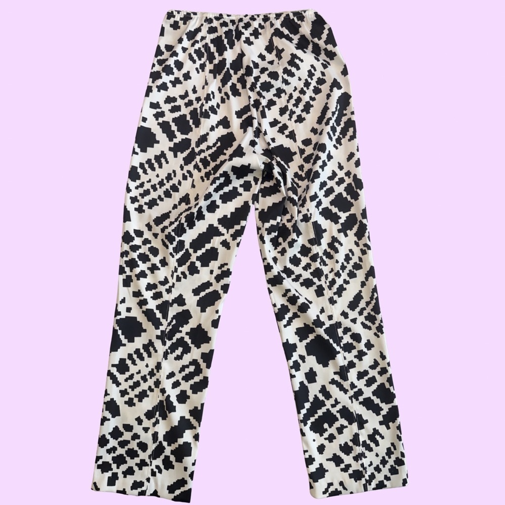 Black & White Printed Straight-Leg Pants - Picture 2 of 4